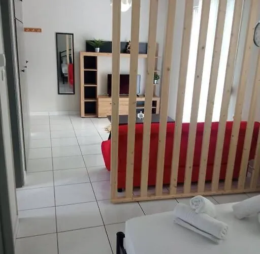 Lemon - Happyhostgr - Downtown Volos