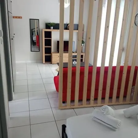 Lemon - Happyhostgr - Downtown וולוס